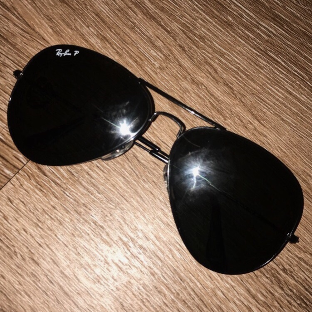 Ray Ban’s black sunglasses